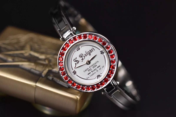 ブルガリ時計正面デザイン